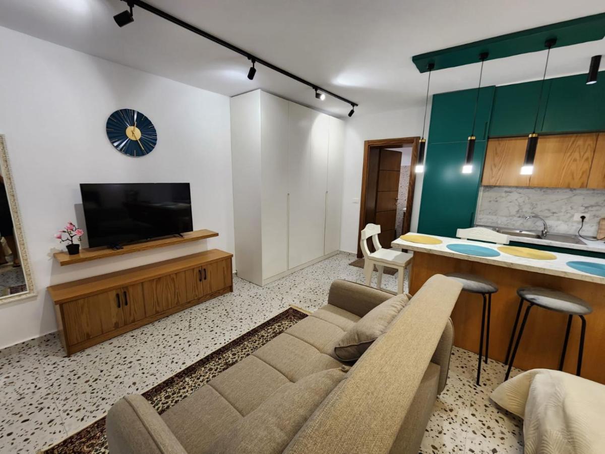 Pietro Guesthouse Tirana Esterno foto